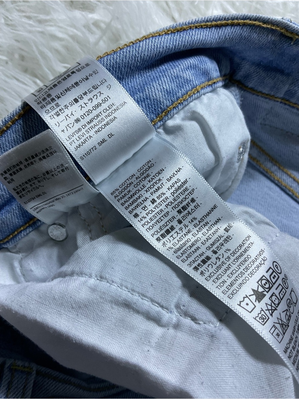 Levi’s Ribcage Straight Ankle Women's Jeans in All Alone Clean - Picture 3 of 6